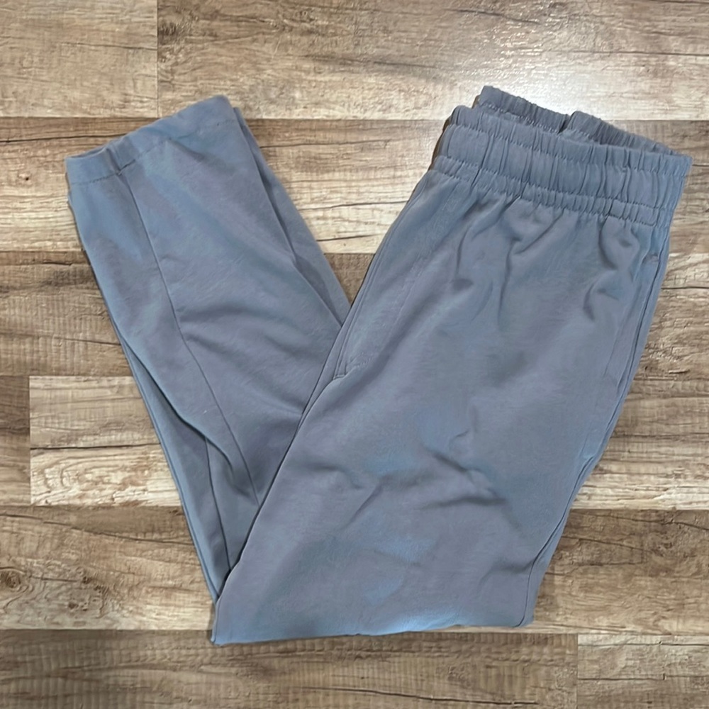 🤎Under armour gray Capri workout pants sweatpants medium
